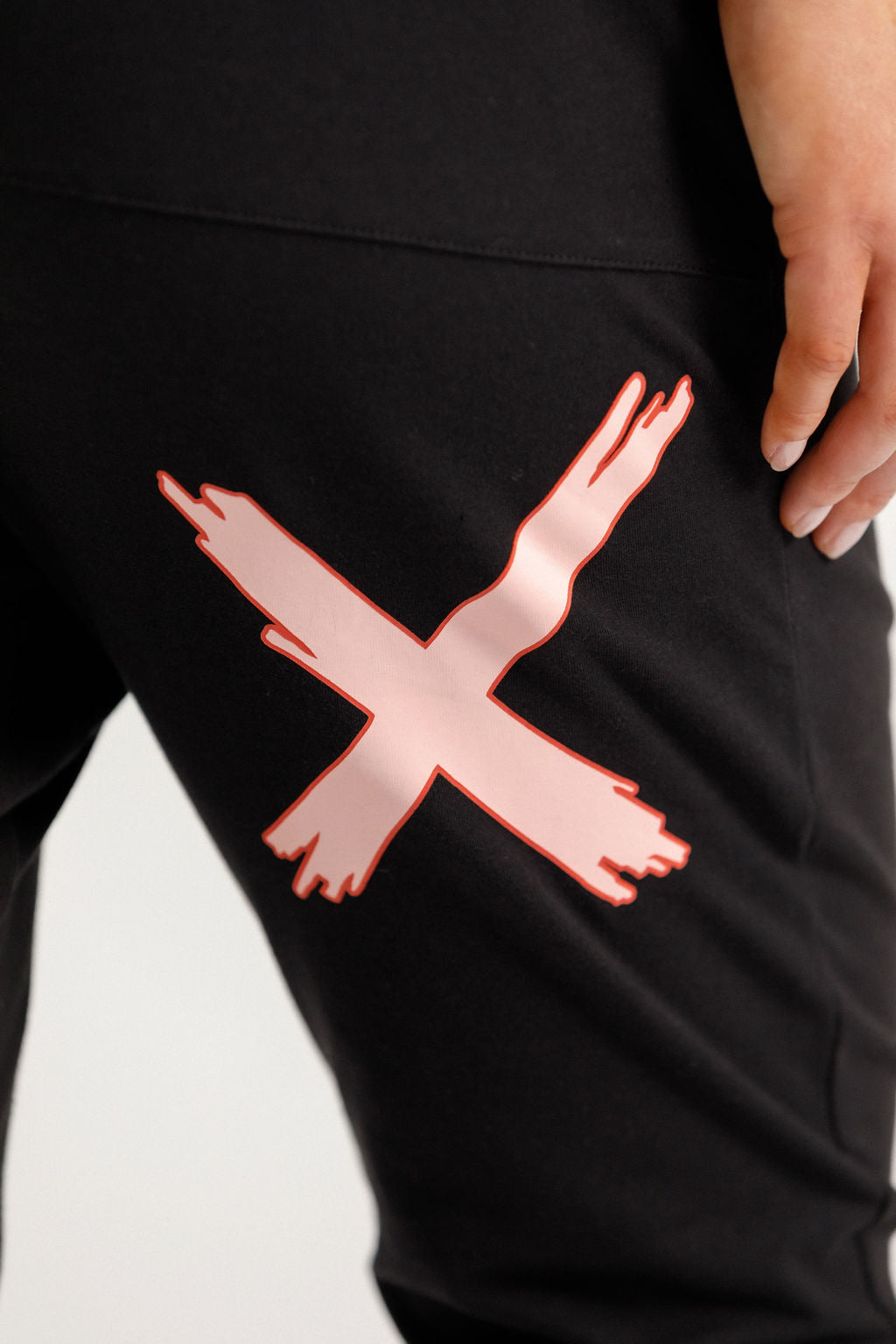 3/4 Apartment Pants - Black with Blossom Berry X