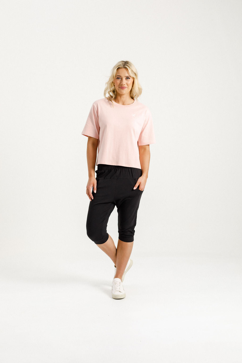 3/4 Apartment Pants - Black with Blossom Berry X