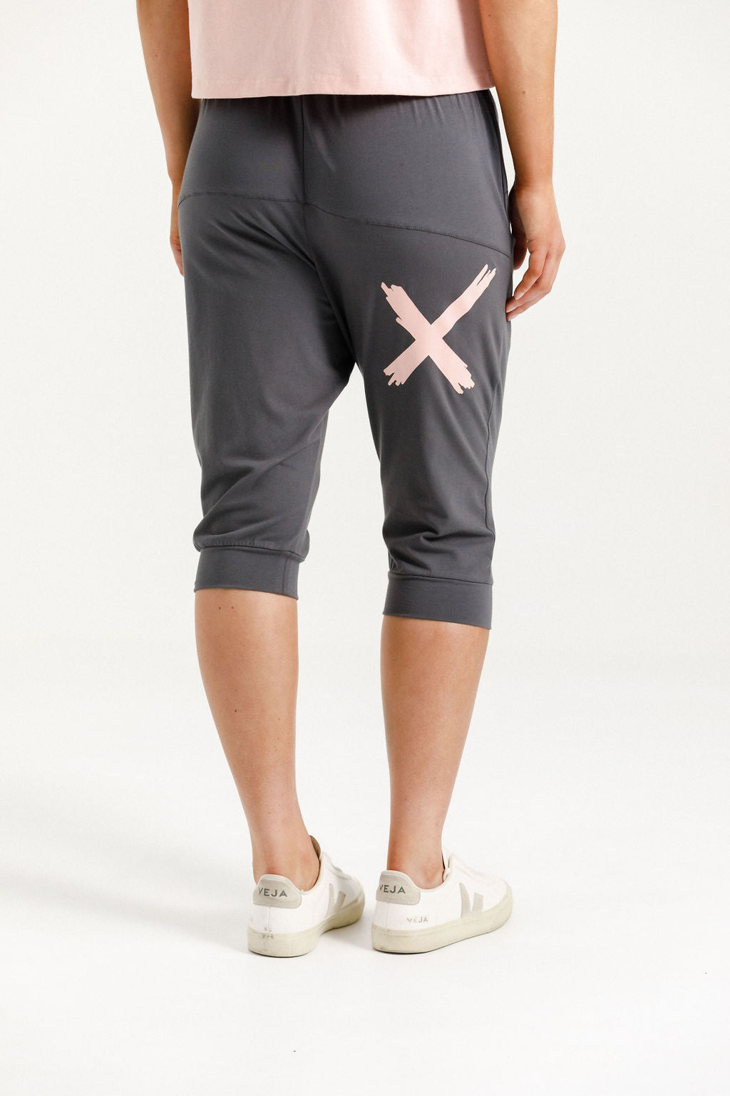 3/4 Apartment Pants - Graphite with Blossom X