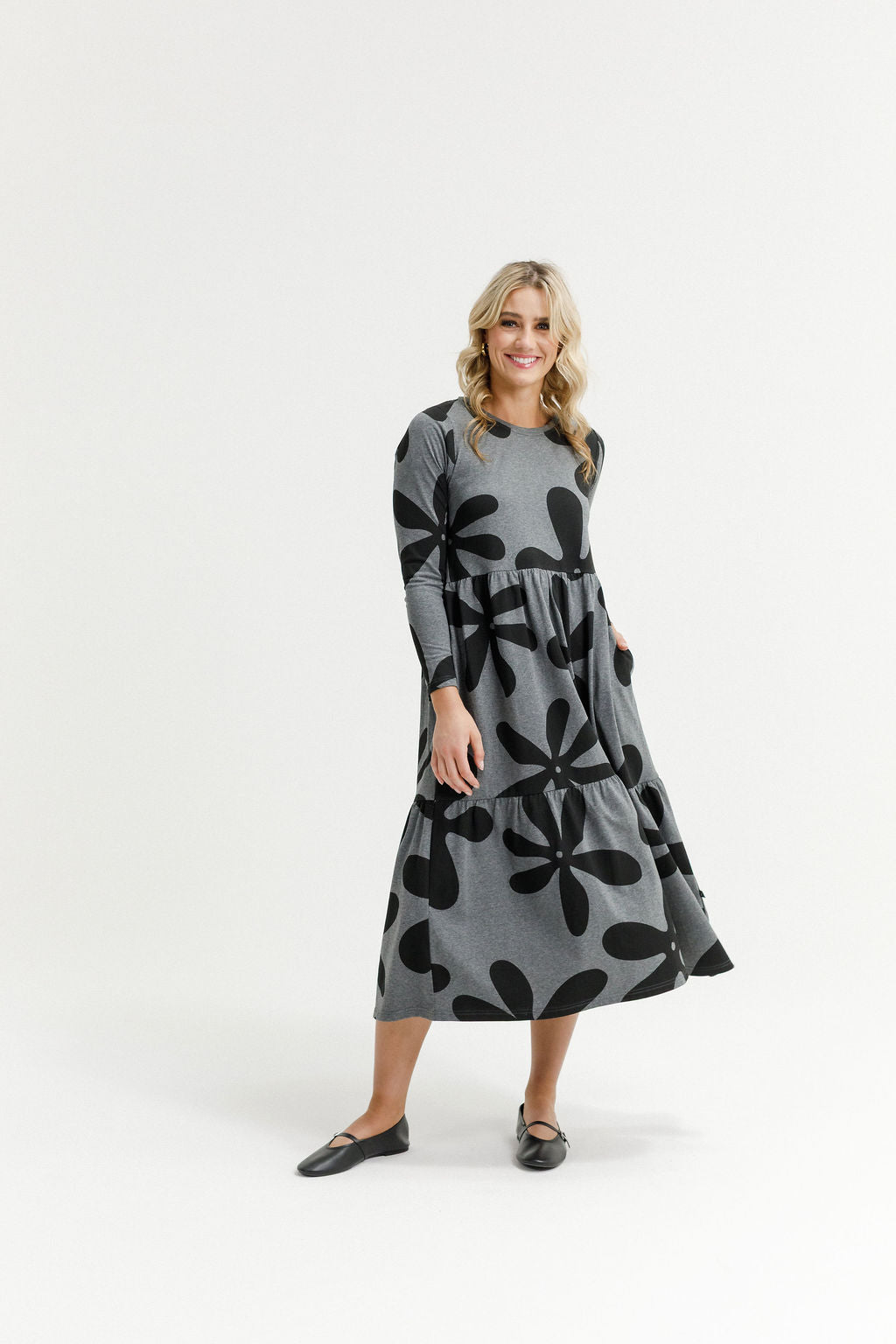 Long Sleeve Kaitlin Dress - Graphite Daisies