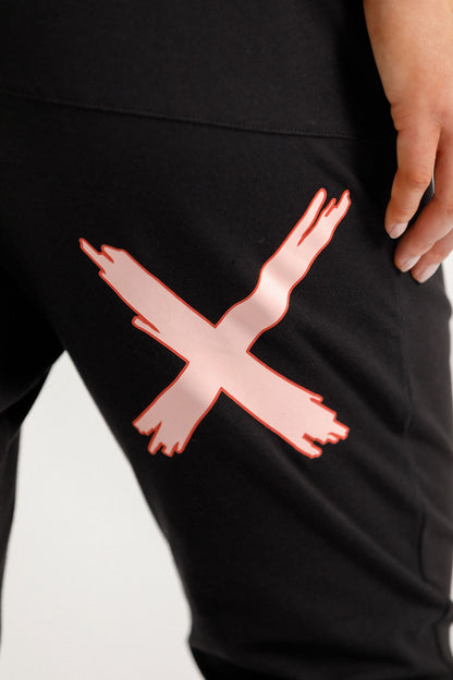 3/4 Apartment Pants - Black with Blossom Berry X