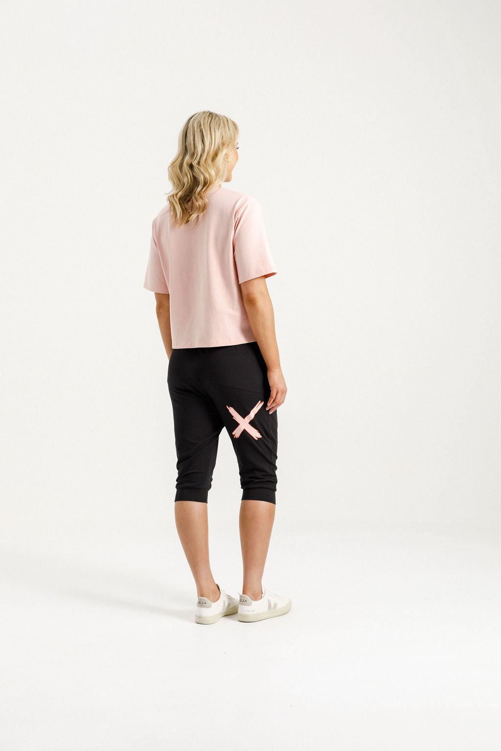 3/4 Apartment Pants - Black with Blossom Berry X