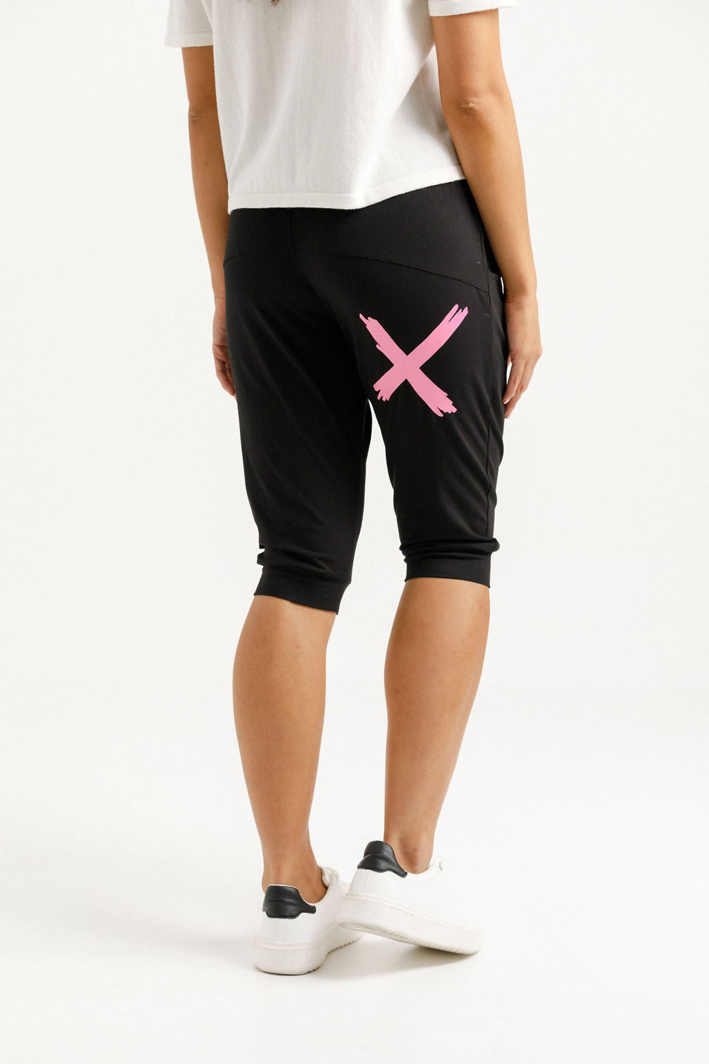 3/4 Apartment Pants - Black with Candy Pink X