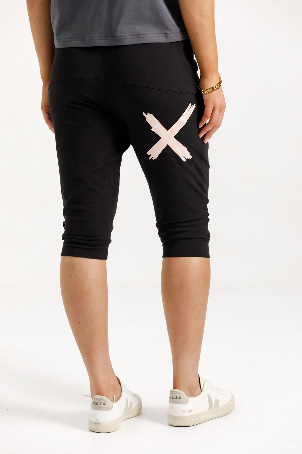 Coming Soon - 3/4 Apartment Pants - Black with Blossom Daisy X