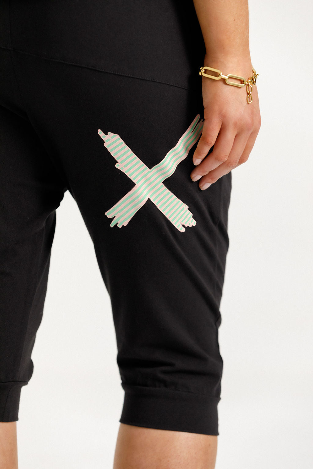 3/4 Apartment Pants - Black with Candy Apple X