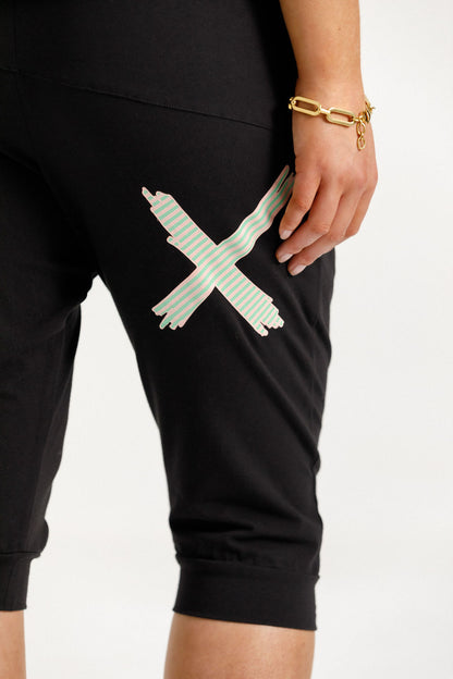 3/4 Apartment Pants - Black with Candy Apple X