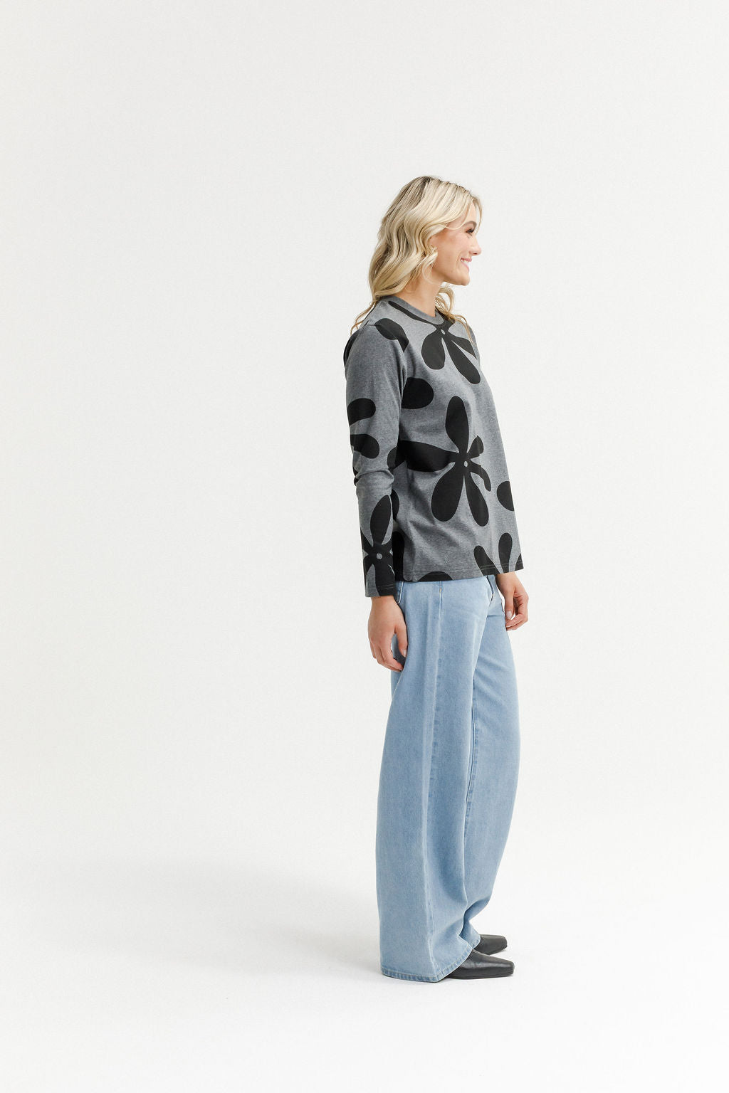 Long Sleeve Chris Tee - Graphite Daisies
