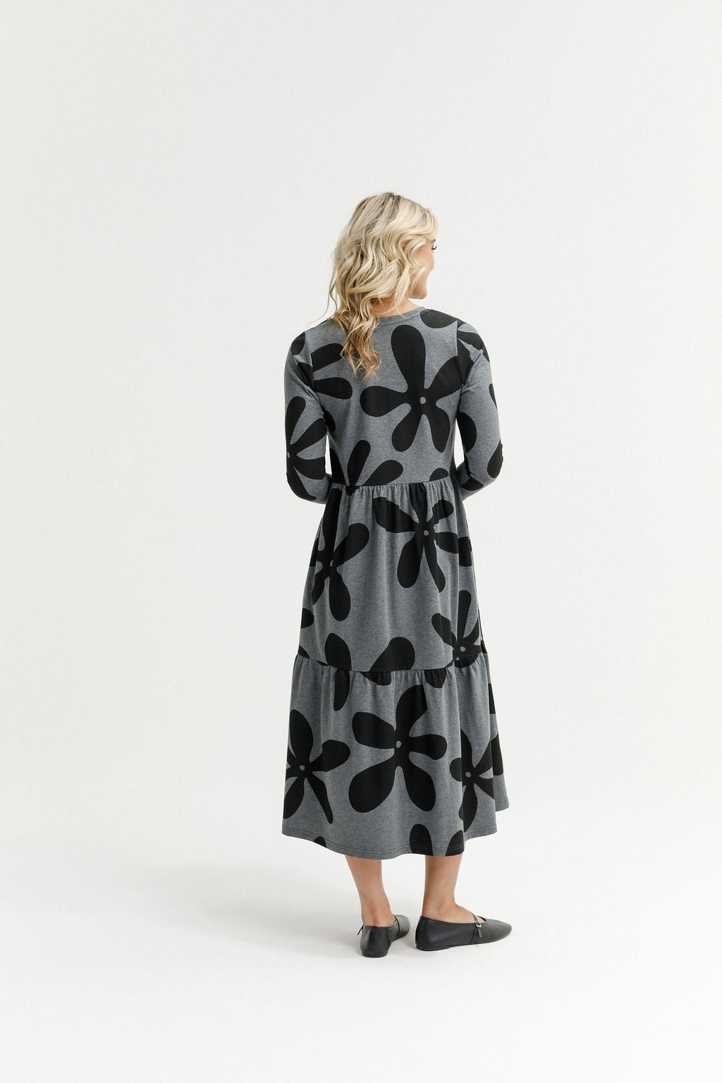 Long Sleeve Kaitlin Dress - Graphite Daisies