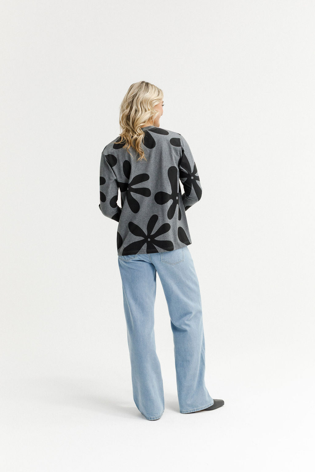 Long Sleeve Chris Tee - Graphite Daisies