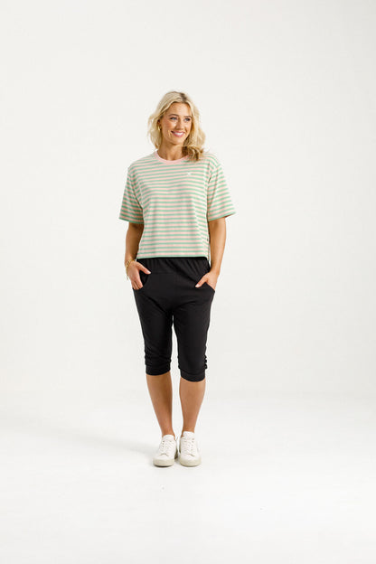 3/4 Apartment Pants - Black with Candy Apple X