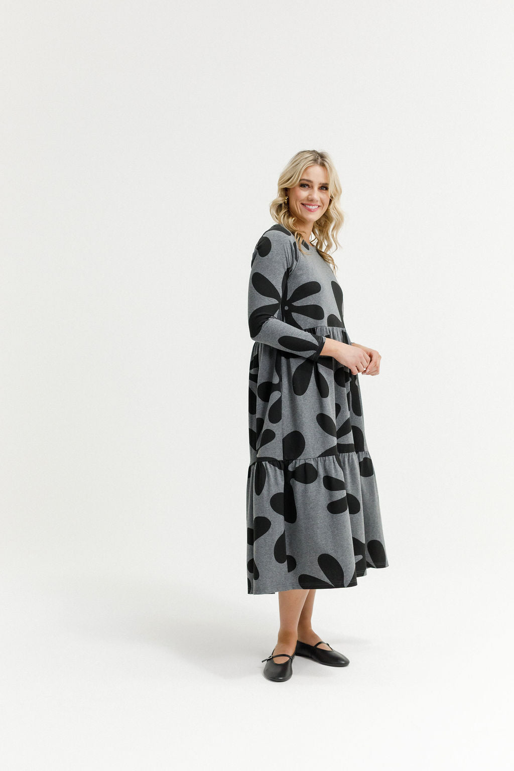 Long Sleeve Kaitlin Dress - Graphite Daisies