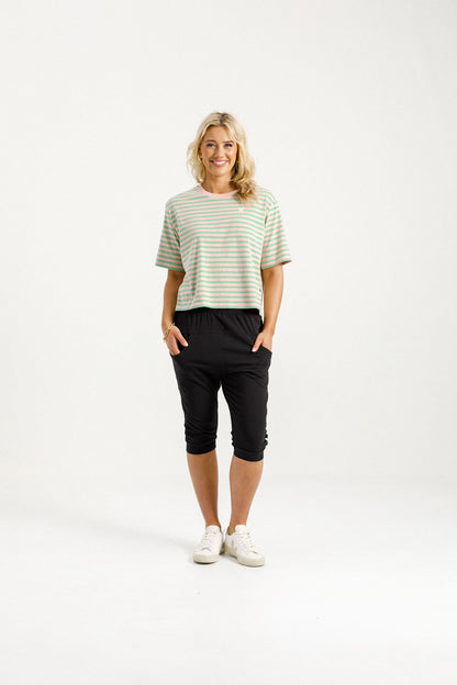 3/4 Apartment Pants - Black with Kelly Green X