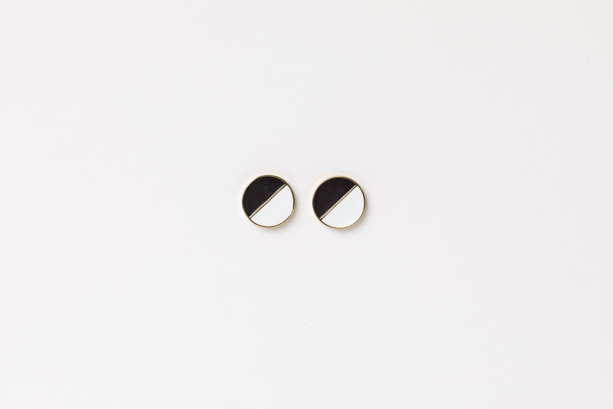 Studs - Dot - White/Black